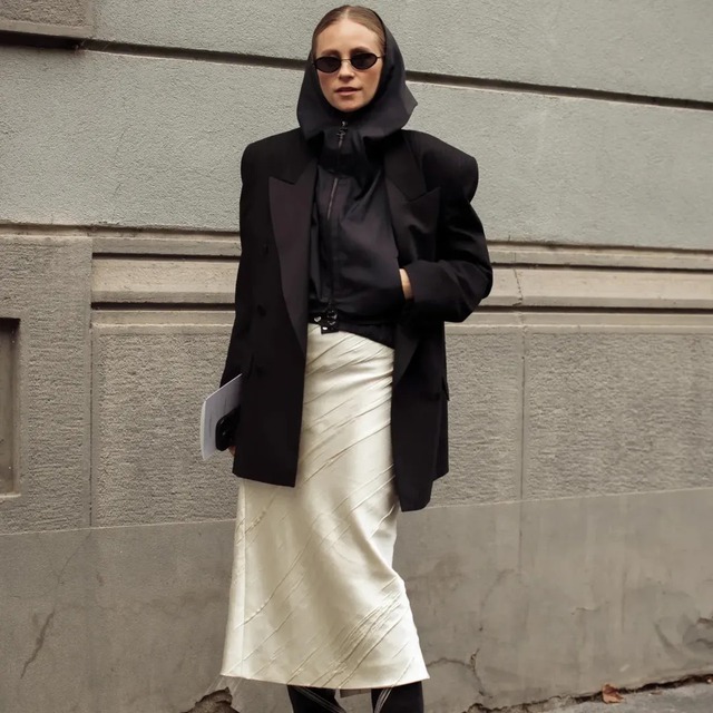 Áo khoác và váy, 'lệch tông' nhưng tạo chuẩn mốt mới  - Ảnh 6.