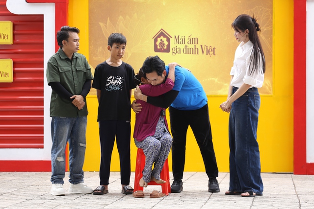 Lý do khiến Á hậu Quỳnh Châu khóc nghẹn trên truyền hình - Ảnh 1.