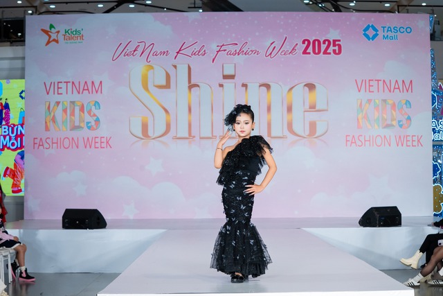 Vietnam Kids Fashion Week mùa 8 - nơi các tài năng nhí tỏa sáng Vietnam Kids Fashion Week mùa 8 - nơi các tài năng nhí tỏa sáng- Ảnh 3.