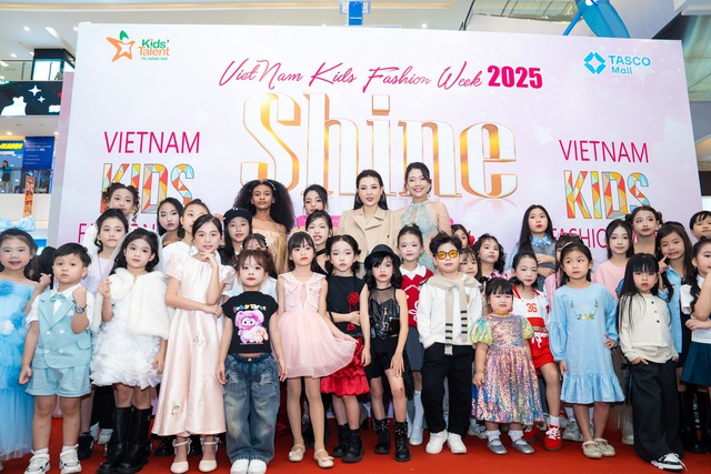 Vietnam Kids Fashion Week mùa 8 - nơi các tài năng nhí tỏa sáng Vietnam Kids Fashion Week mùa 8 - nơi các tài năng nhí tỏa sáng- Ảnh 1.