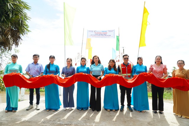 Báo Thanh Niên khánh thành cây cầu mơ ước tại vùng biên giới Giang Thành- Ảnh 1. Báo Thanh Niên khánh thành cây cầu mơ ước tại vùng biên giới Giang Thành- Ảnh 1.