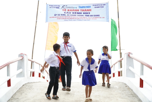 Báo Thanh Niên khánh thành cây cầu mơ ước tại vùng biên giới Giang Thành- Ảnh 14. Báo Thanh Niên khánh thành cây cầu mơ ước tại vùng biên giới Giang Thành- Ảnh 14.