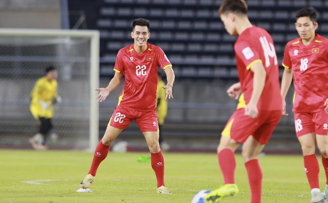 Cực bất ngờ nh&acirc;n sự đấu L&agrave;o: Xu&acirc;n Son dự bị, Quang Hải đ&aacute; ch&iacute;nh c&ugrave;ng Văn L&acirc;m v&agrave; Văn Đ&ocirc;- Ảnh 3.