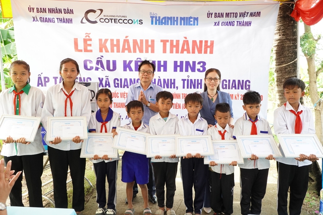 Báo Thanh Niên khánh thành cây cầu mơ ước tại vùng biên giới Giang Thành- Ảnh 10. Báo Thanh Niên khánh thành cây cầu mơ ước tại vùng biên giới Giang Thành- Ảnh 10.