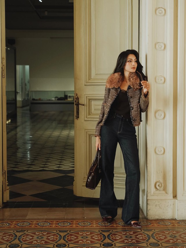 Quần jeans và áo tweed, áo khoác da... những cặp đôi ăn ý nhất mùa lạnh Quần jeans và áo tweed, áo khoác da... những cặp đôi ăn ý nhất mùa lạnh- Ảnh 4.