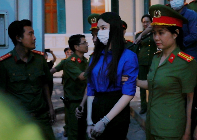 Hoa hậu Th&ugrave;y Ti&ecirc;n bị phạt 2 năm t&ugrave; v&igrave; đ&atilde; lừa dối kh&aacute;ch h&agrave;ng - Ảnh 3.