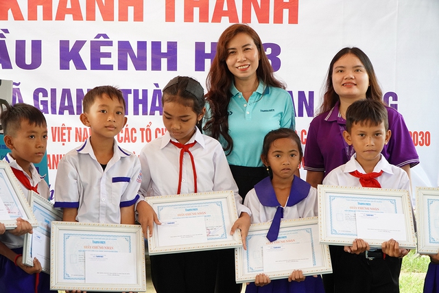 Báo Thanh Niên khánh thành cây cầu mơ ước của người dân Tà Teng- Ảnh 2. Báo Thanh Niên khánh thành cây cầu mơ ước của người dân Tà Teng- Ảnh 2.