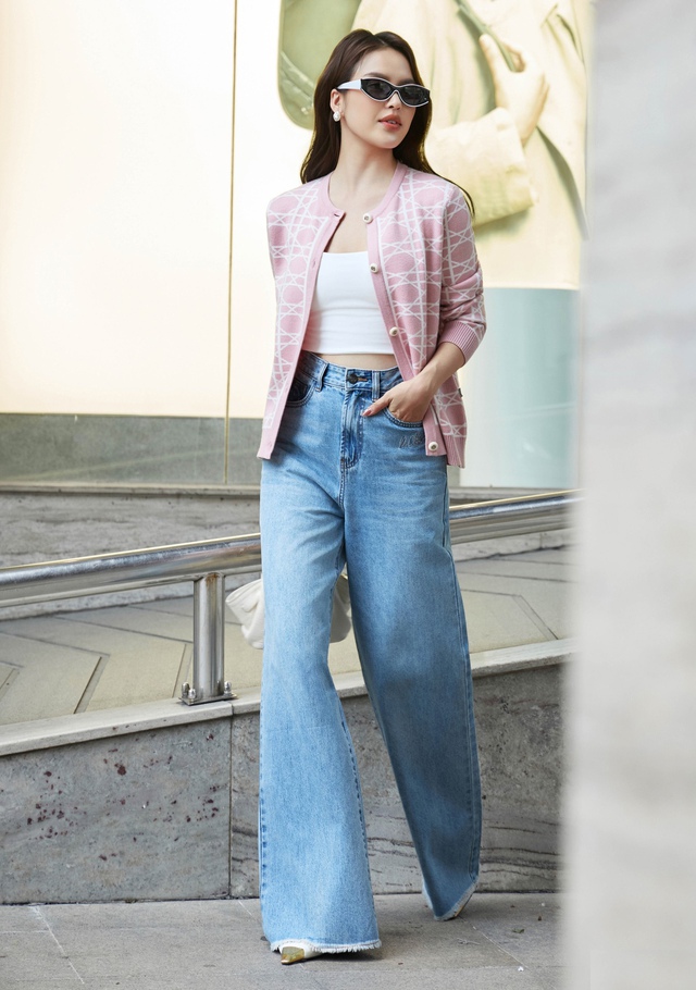 Quần jeans và áo tweed, áo khoác da... những cặp đôi ăn ý nhất mùa lạnh Quần jeans và áo tweed, áo khoác da... những cặp đôi ăn ý nhất mùa lạnh- Ảnh 2.