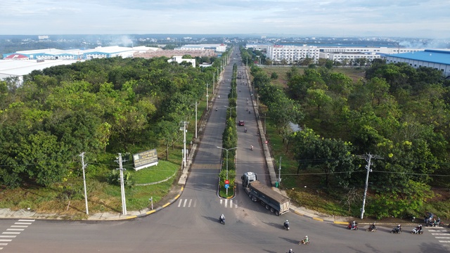 Biển b&aacute;o tốc độ 20 km/giờ ở Đồng Nai, t&agrave;i xế than 'kh&ocirc;ng chạy được' - Ảnh 9.