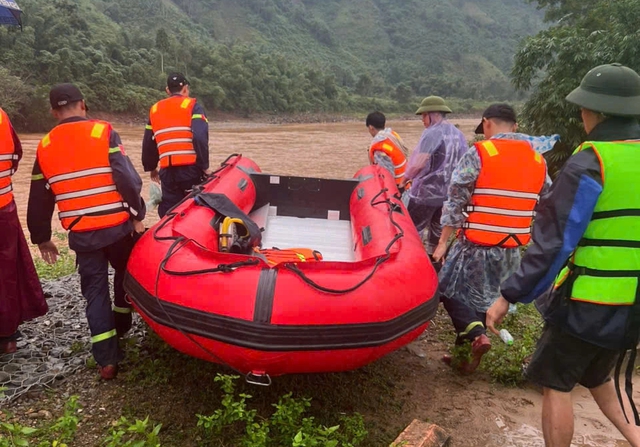 Vụ tài xế vượt ngầm tràn bị lũ cuốn: Bác thông tin tìm thấy tài xế- Ảnh 1.