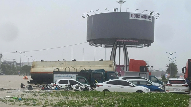 Ngập lụt ở Quy Nhơn có nguy cơ vượt đỉnh lũ lịch sử 2009- Ảnh 5.