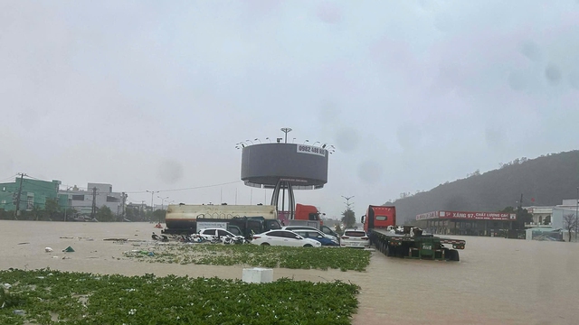 Ngập lụt ở Quy Nhơn có nguy cơ vượt đỉnh lũ lịch sử 2009- Ảnh 4.