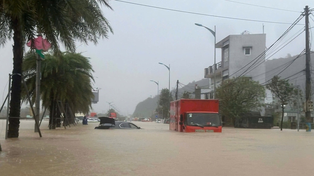 Ngập lụt ở Quy Nhơn có nguy cơ vượt đỉnh lũ lịch sử 2009- Ảnh 2.