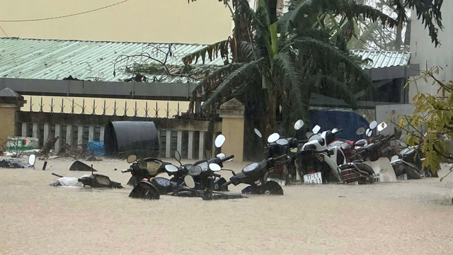 Ngập lụt ở Quy Nhơn có nguy cơ vượt đỉnh lũ lịch sử 2009- Ảnh 6.