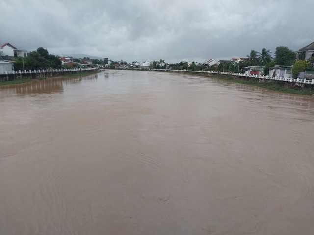 Khánh Hòa cảnh báo ngập sâu 3,5m, lũ trên sông Dinh vượt đỉnh lịch sử năm 1986- Ảnh 1. Khánh Hòa cảnh báo ngập sâu 3,5m, lũ trên sông Dinh vượt đỉnh lịch sử năm 1986- Ảnh 1.