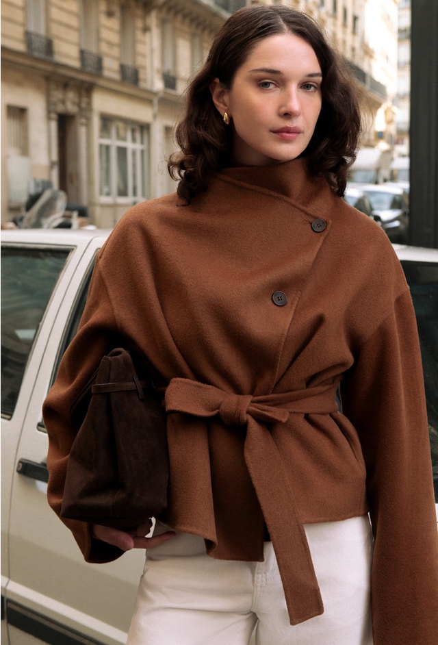 Áo trench coat ngắn, chiếc áo khoác sang trọng nhưng tiện dụng nhất mùa này - Ảnh 3.