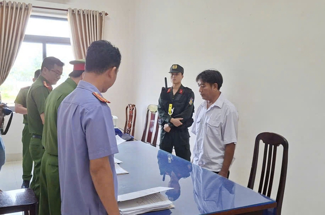 Vụ bán thịt nhiễm dịch tả heo châu Phi ở chợ: Bắt 3 cán bộ thú y - Ảnh 2.