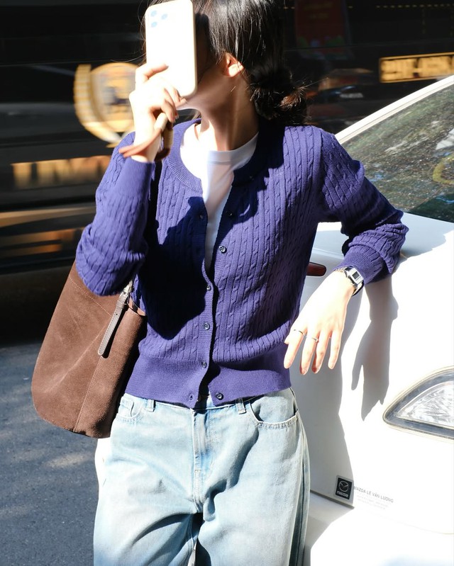 Quần jeans và áo tweed, áo khoác da... những cặp đôi ăn ý nhất mùa lạnh Quần jeans và áo tweed, áo khoác da... những cặp đôi ăn ý nhất mùa lạnh- Ảnh 1.