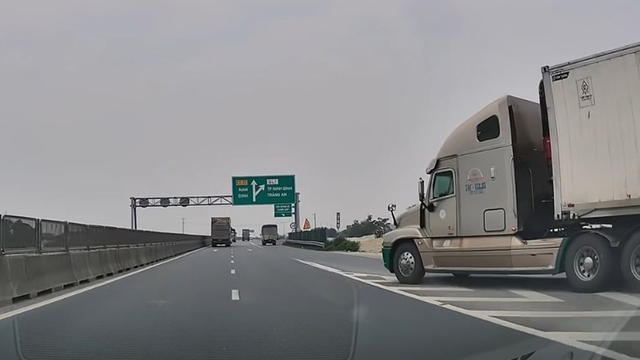 Kinh ho&agrave;ng xe container nhập l&agrave;n ẩu, su&yacute;t g&acirc;y tai nạn tr&ecirc;n cao tốc - Ảnh 1.