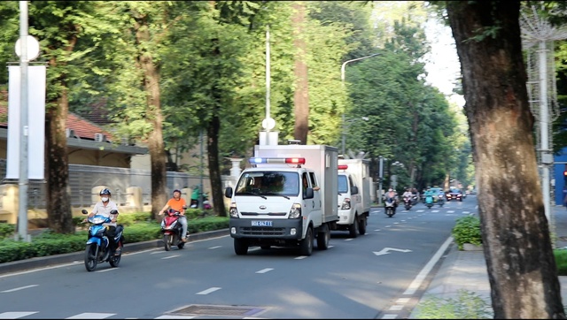 Áp giải hoa hậu Thùy Tiên, Hằng du mục đến tòa xét xử - Ảnh 4.