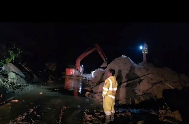 Giải cứu thành công 11 người khỏi khu vực sạt lở tại đèo Khánh Lê - Ảnh 4.