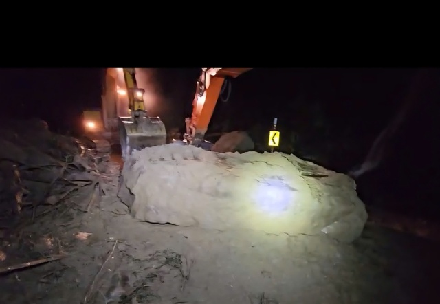 Giải cứu thành công 11 người khỏi khu vực sạt lở tại đèo Khánh Lê - Ảnh 8.