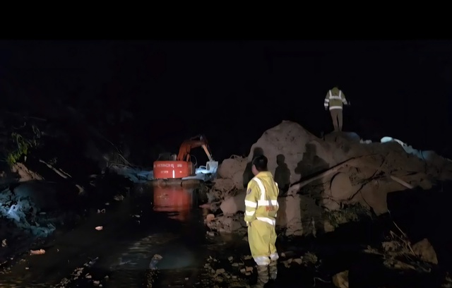 Giải cứu thành công 11 người khỏi khu vực sạt lở tại đèo Khánh Lê - Ảnh 7.