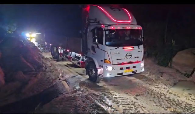 Giải cứu thành công 11 người khỏi khu vực sạt lở tại đèo Khánh Lê - Ảnh 10.