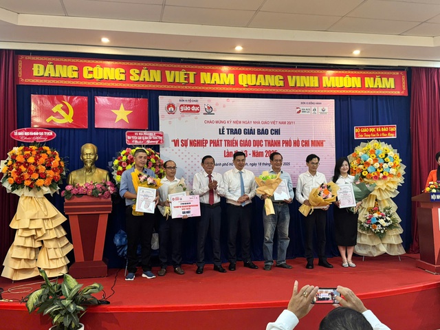 Báo Thanh Niên đạt hai giải “Vì sự phát triển giáo dục TPHCM” năm 2025 - Ảnh 1.