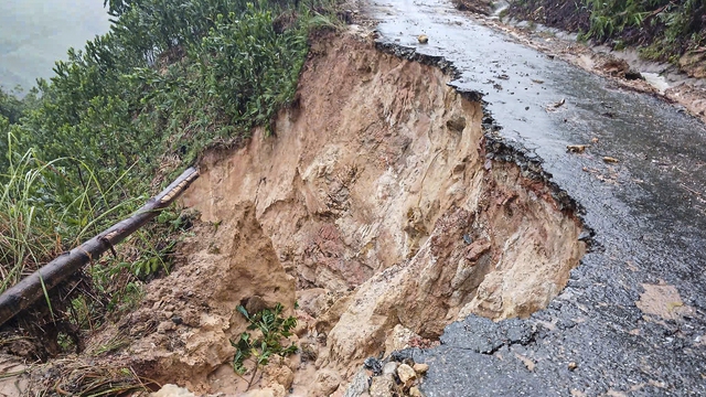 Quảng Ngãi: Biển động rất mạnh, tuyến Sa Kỳ - Lý Sơn tạm dừng hoạt động- Ảnh 3. Quảng Ngãi: Biển động rất mạnh, tuyến Sa Kỳ - Lý Sơn tạm dừng hoạt động- Ảnh 3.