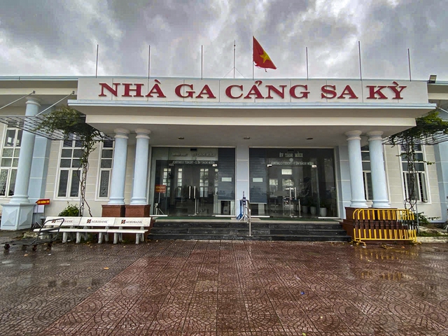 Quảng Ngãi: Biển động rất mạnh, tuyến Sa Kỳ - Lý Sơn tạm dừng hoạt động- Ảnh 2. Quảng Ngãi: Biển động rất mạnh, tuyến Sa Kỳ - Lý Sơn tạm dừng hoạt động- Ảnh 2.