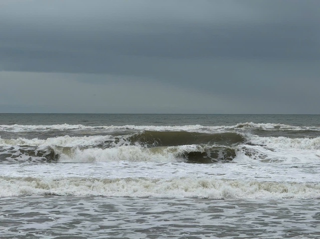 Quảng Ngãi: Biển động rất mạnh, tuyến Sa Kỳ - Lý Sơn tạm dừng hoạt động- Ảnh 1. Quảng Ngãi: Biển động rất mạnh, tuyến Sa Kỳ - Lý Sơn tạm dừng hoạt động- Ảnh 1.