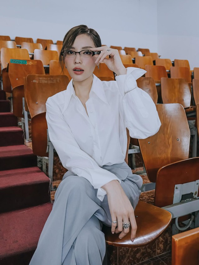 ‘Công thức vàng’ cho sự sang trọng với áo sơ mi trắng cổ điển- Ảnh 1.