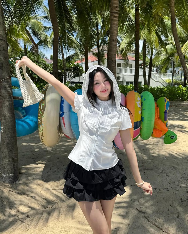 ‘Công thức vàng’ cho sự sang trọng với áo sơ mi trắng cổ điển- Ảnh 2.