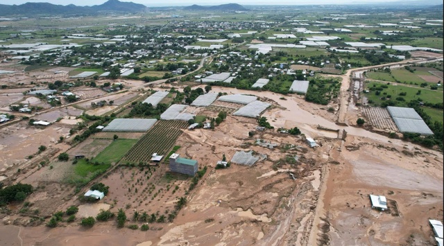 Cận cảnh thôn Phong Phú tan hoang sau vụ vỡ hồ chứa nước gây tang thương - Ảnh 3. Cận cảnh thôn Phong Phú tan hoang sau vụ vỡ hồ chứa nước gây tang thương - Ảnh 3.