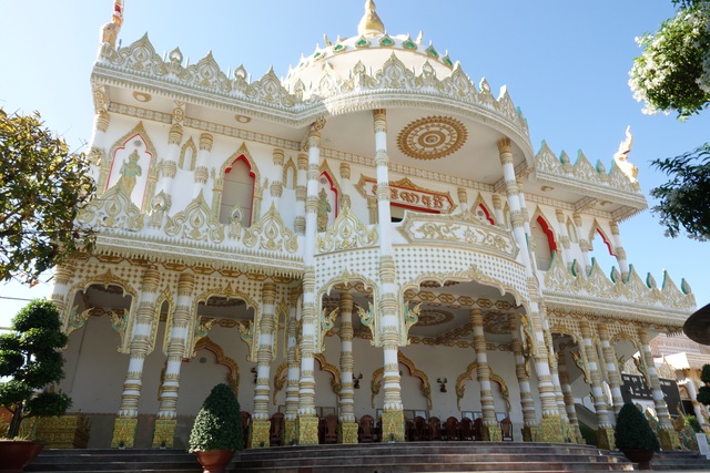 Ghe ngo hơn 20 năm tuổi được 'hồi sinh' bằng nghệ thuật điêu khắc độc đáo- Ảnh 2. Ghe ngo hơn 20 năm tuổi được 'hồi sinh' bằng nghệ thuật điêu khắc độc đáo- Ảnh 2.