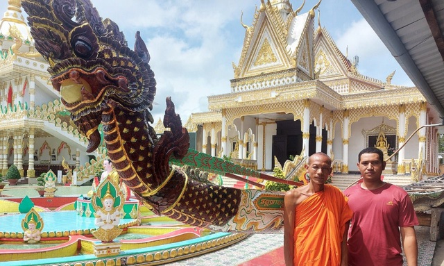 Ghe ngo hơn 20 năm tuổi được 'hồi sinh' bằng nghệ thuật điêu khắc độc đáo- Ảnh 3. Ghe ngo hơn 20 năm tuổi được 'hồi sinh' bằng nghệ thuật điêu khắc độc đáo- Ảnh 3.