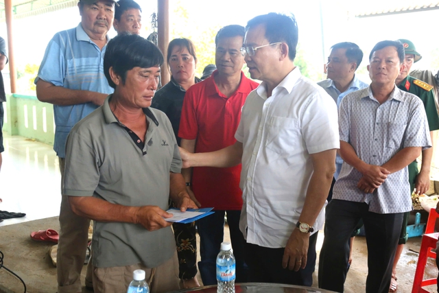 Cận cảnh thôn Phong Phú tan hoang sau vụ vỡ hồ chứa nước gây tang thương - Ảnh 8. Cận cảnh thôn Phong Phú tan hoang sau vụ vỡ hồ chứa nước gây tang thương - Ảnh 8.