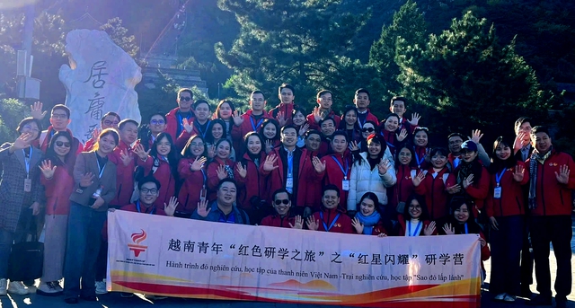 Thanh niên tự hào nghe kể về dấu ấn Chủ tịch Hồ Chí Minh- Ảnh 3. Thanh niên tự hào nghe kể về dấu ấn Chủ tịch Hồ Chí Minh- Ảnh 3.