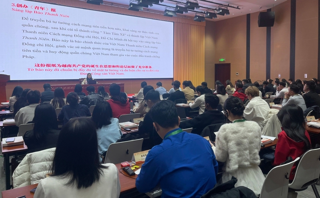 Thanh niên tự hào nghe kể về dấu ấn Chủ tịch Hồ Chí Minh- Ảnh 1. Thanh niên tự hào nghe kể về dấu ấn Chủ tịch Hồ Chí Minh- Ảnh 1.