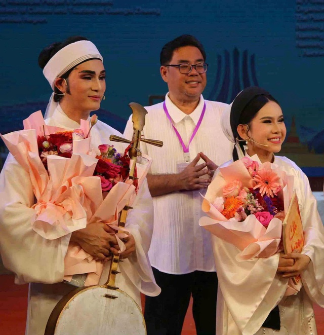 Thầy trò Bình Tinh tạo kỳ tích cho 'Nhật thực' với 4 huy chương vàng quốc tế- Ảnh 2. Thầy trò Bình Tinh tạo kỳ tích cho 'Nhật thực' với 4 huy chương vàng quốc tế- Ảnh 2.