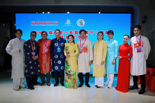 Thầy trò Bình Tinh tạo kỳ tích cho 'Nhật thực' với 4 huy chương vàng quốc tế- Ảnh 4. Thầy trò Bình Tinh tạo kỳ tích cho 'Nhật thực' với 4 huy chương vàng quốc tế- Ảnh 4.