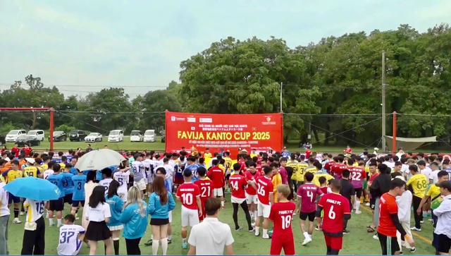 Giải bóng đá người Việt tại Nhật ủng hộ đồng bào miền Trung gặp thiên tai- Ảnh 1. Giải bóng đá người Việt tại Nhật ủng hộ đồng bào miền Trung gặp thiên tai- Ảnh 1.