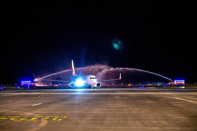 Vân Đồn chính thức khai thác chuyến bay charter tới Thâm Quyến
- Ảnh 2. Vân Đồn chính thức khai thác chuyến bay charter tới Thâm Quyến
- Ảnh 2.