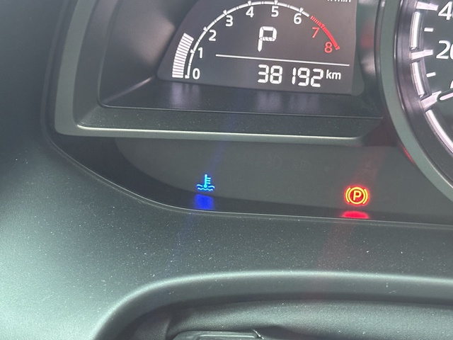 Đèn báo nước làm mát phát sáng khi khởi động ô tô có phải lỗi? - Ảnh 2.