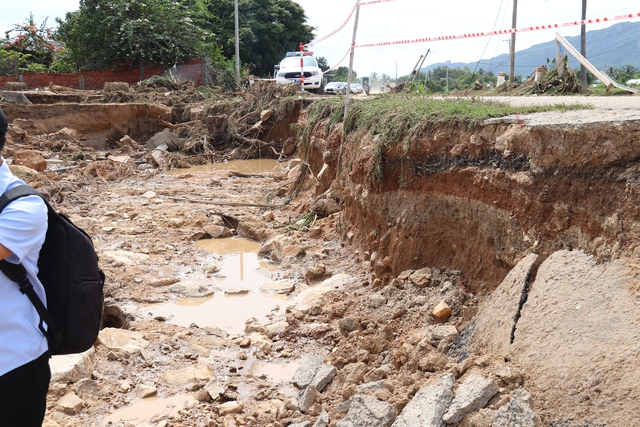 Cận cảnh thôn Phong Phú tan hoang sau vụ vỡ hồ chứa nước gây tang thương - Ảnh 5. Cận cảnh thôn Phong Phú tan hoang sau vụ vỡ hồ chứa nước gây tang thương - Ảnh 5.