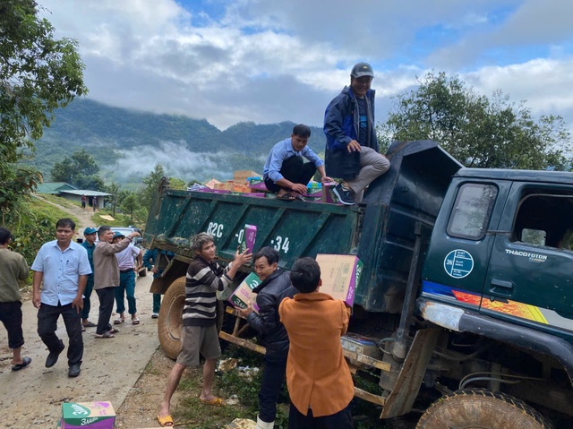 Quảng Ngãi: Gần 200 bộ đội mở đường vào 5 thôn bị cô lập ở Ngọc Linh- Ảnh 3.