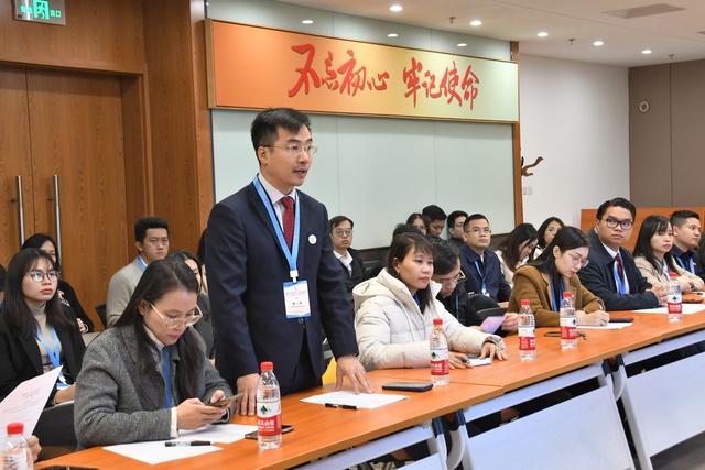 Thanh niên tự hào nghe kể về dấu ấn Chủ tịch Hồ Chí Minh- Ảnh 5. Thanh niên tự hào nghe kể về dấu ấn Chủ tịch Hồ Chí Minh- Ảnh 5.