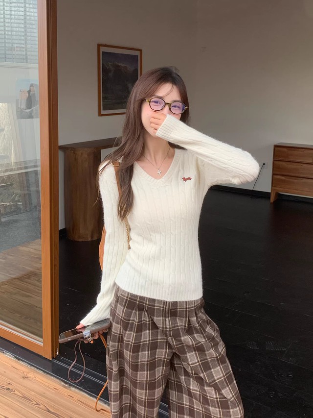 Bản phối mùa đông ấm áp với áo dệt kim họa tiết vặn thừng - Ảnh 3.