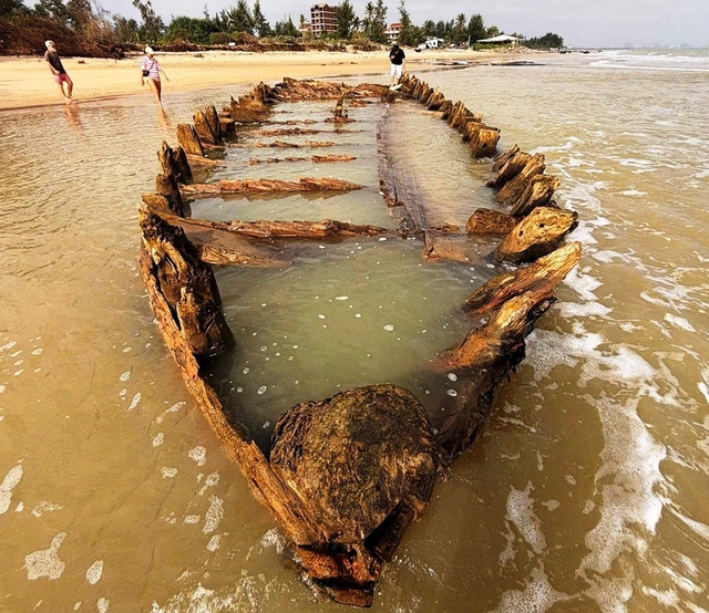 Tàu cổ phát lộ ở bờ biển Hội An: Thời cơ vàng để giải mã lịch sử giao thương- Ảnh 1.